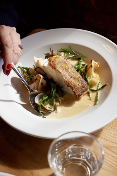 queens head food options broad chalke