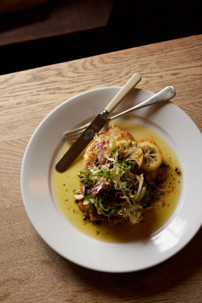 cosy dining queens head pub wiltshire