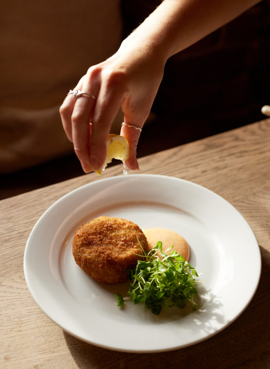 fresh seasonal food queens head wiltshire