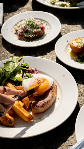 farm to table pub food queens head wiltshire