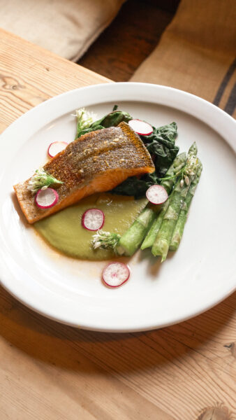 Spring menu at The Queen's Head in Broad Chalke, Wiltshire.